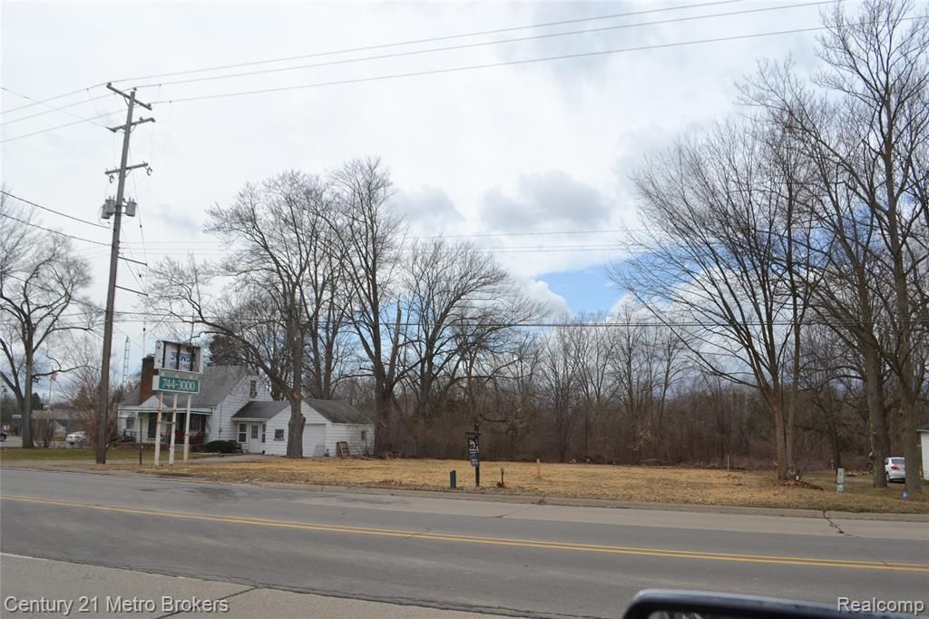 1200 S Belsay Rd, Burton, MI 48509